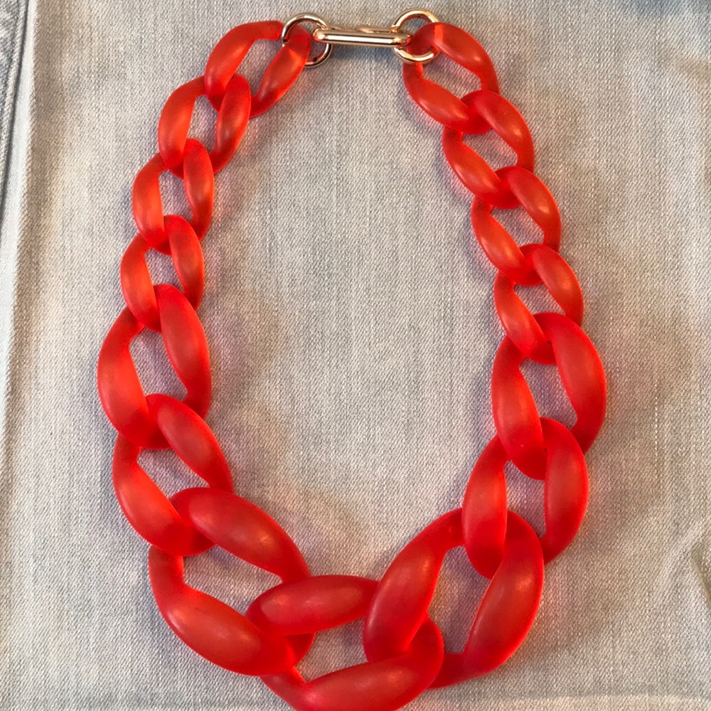 Red link necklace